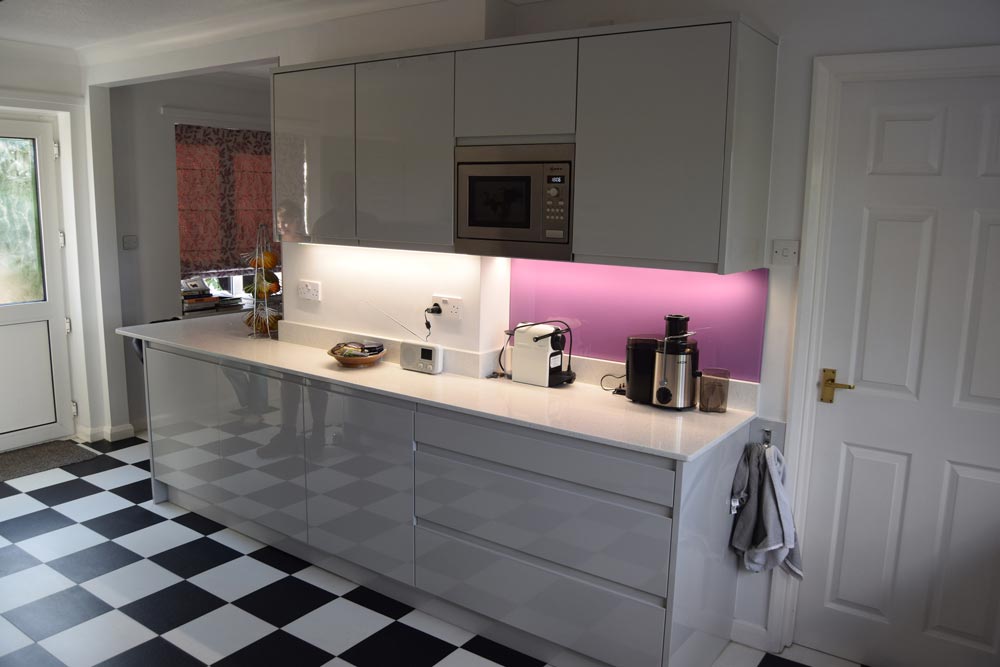 Grey gloss J handle kitchen with accents of purple